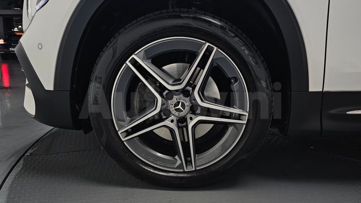 Mercedes Benz GLB Class 2023 — 5