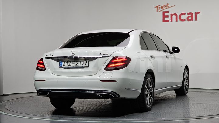 Mercedes Benz E Class 2020 — 2