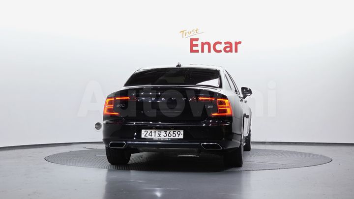 Volvo S90 2019 — 3