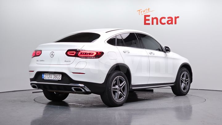 Mercedes Benz GLC Class 2022 — 2