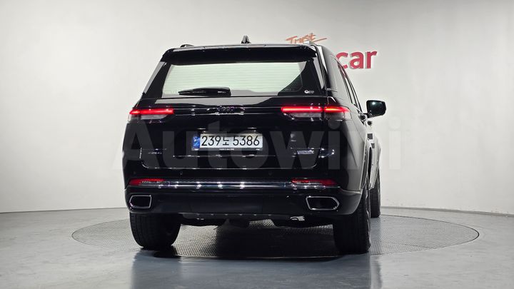 Jeep Cherokee 2023 — 4
