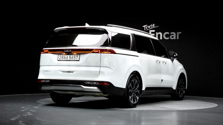 Kia Carnival 2023 — 2
