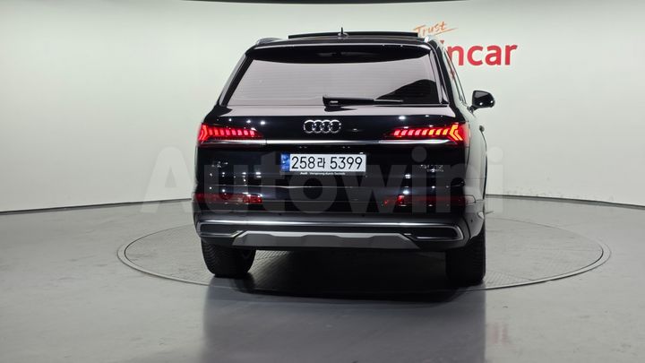 Audi Q7 2021 — 4