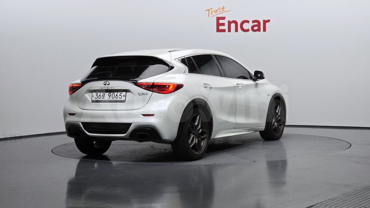 Infiniti Q 2017 — 2