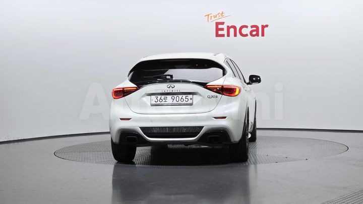 Infiniti Q 2017 — 4