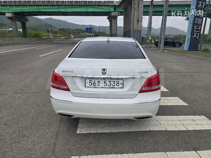 Hyundai Equus 2010 — 3