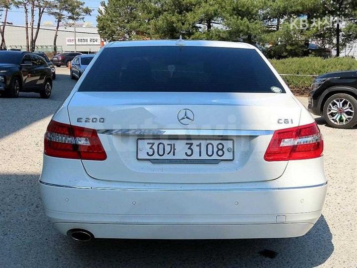Mercedes Benz E Class 2011 — 4