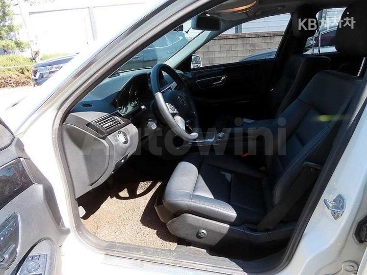 Mercedes Benz E Class 2011 — 5