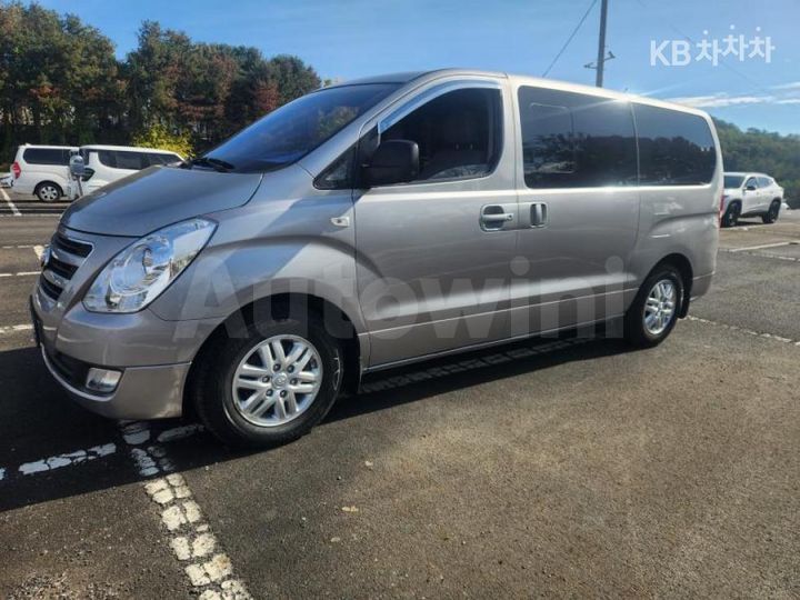 Hyundai Starex 2017 — 2