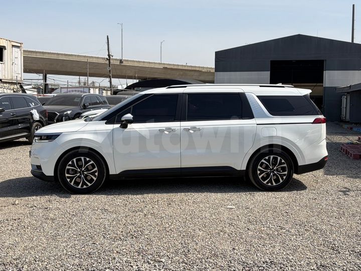 Kia Carnival 2023 — 3