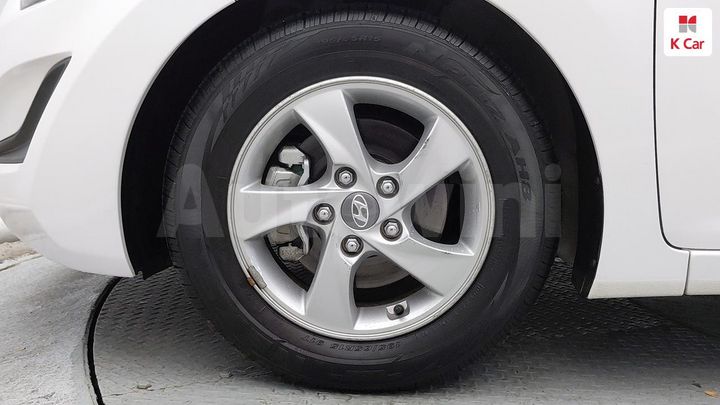 Hyundai Avante 2015 — 5