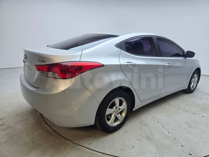 Hyundai Avante 2012 — 4