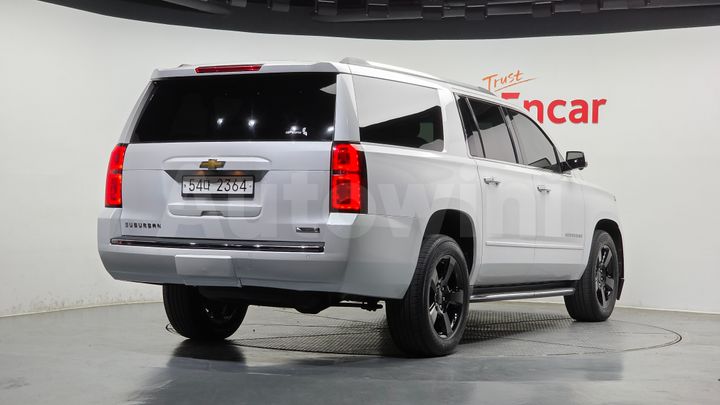Chevrolet Suburban 2017 — 3