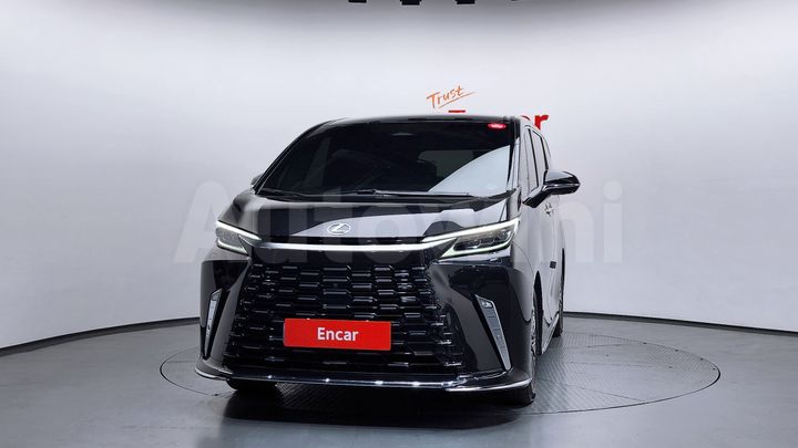 Lexus LM 2025 — 3