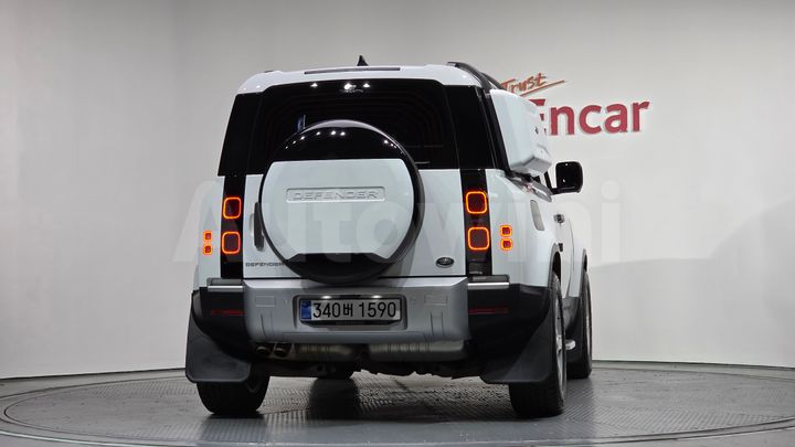 Land Rover Defender 2022 — 4