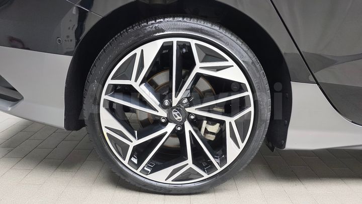 Hyundai Ioniq 2023 — 5