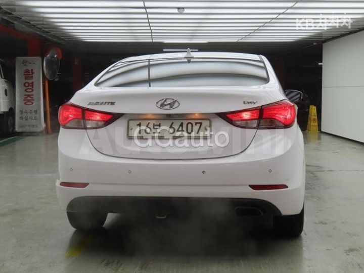Hyundai Avante 2015 — 3