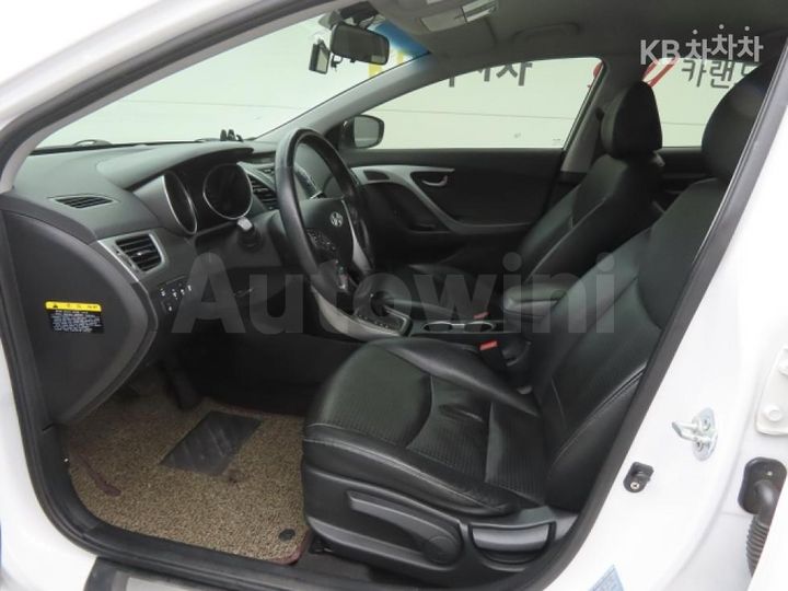Hyundai Avante 2015 — 5