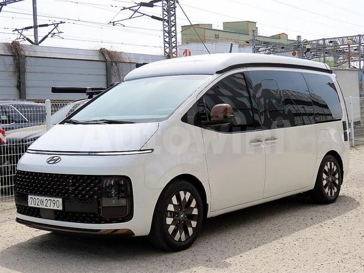 Hyundai Staria 2024 — 2