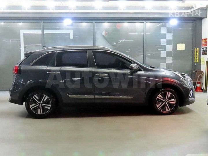 Kia Niro 2021 KNACB81CGMA464020 — 3