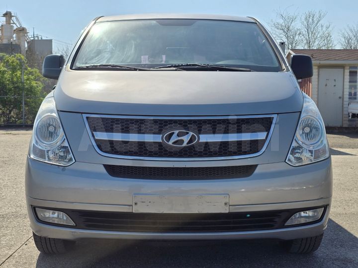 Hyundai Starex 2013 — 2