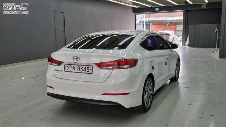Hyundai Avante 2017 — 2