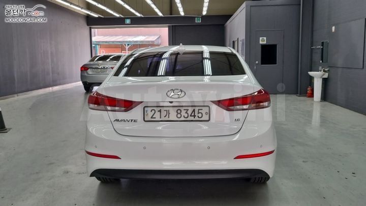 Hyundai Avante 2017 — 4