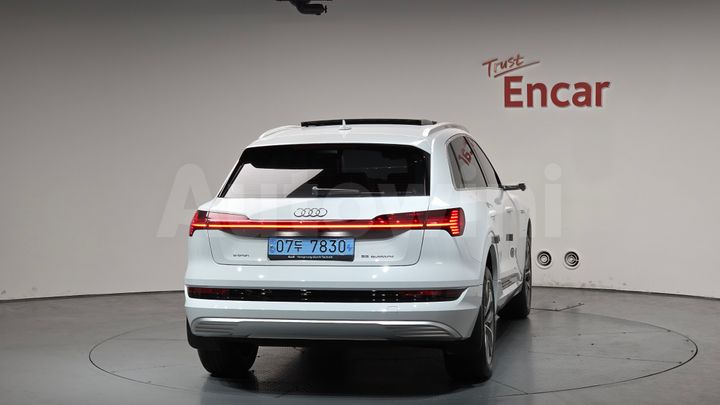 Audi e-tron 2022 — 3