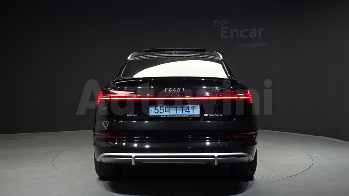 Audi e-tron 2022 — 4