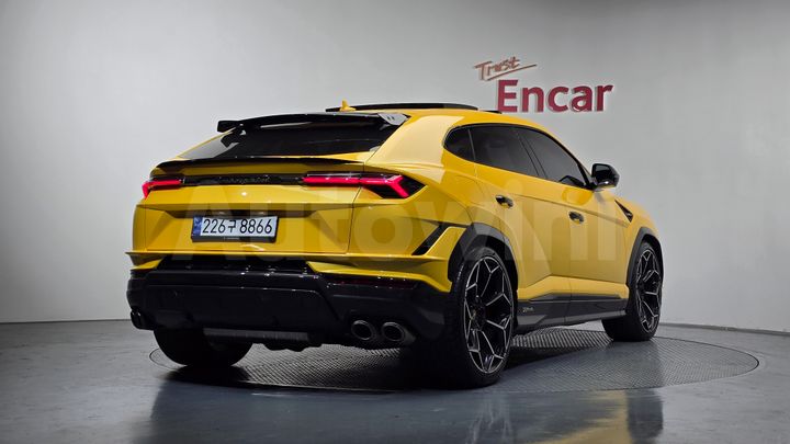 Lamborghini Urus 2024 — 2