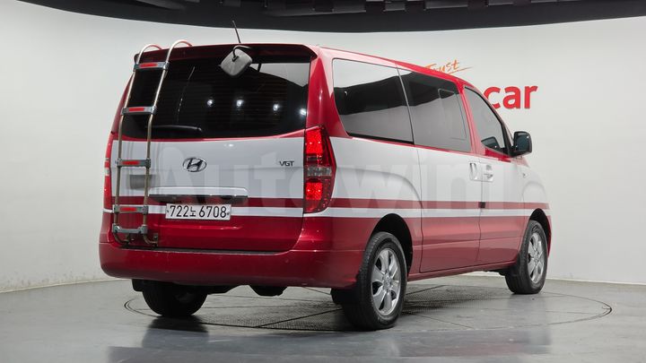 Hyundai Starex 2016 — 2