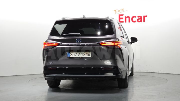 Toyota Sienna 2022 — 4