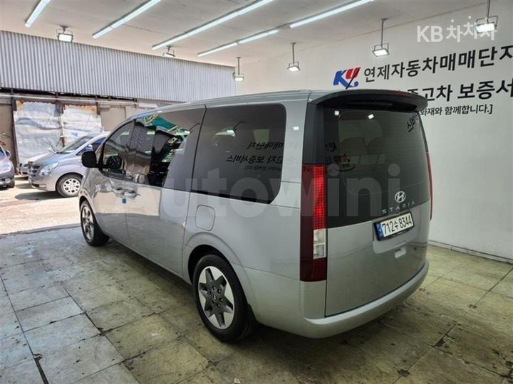 Hyundai Staria 2023 — 3