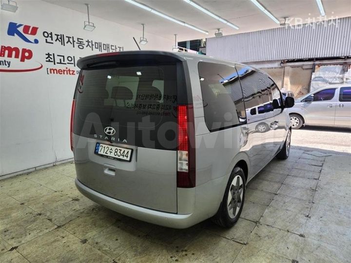 Hyundai Staria 2023 — 5