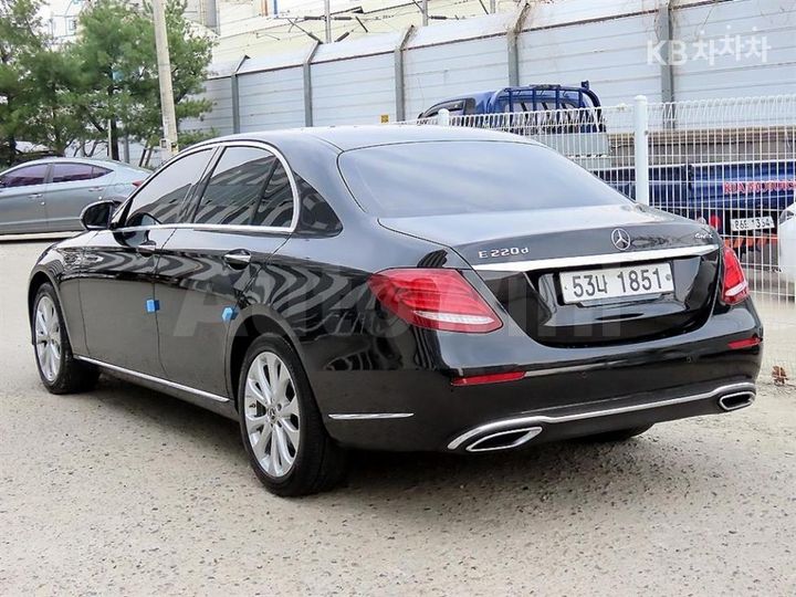 Mercedes Benz E Class 2018 — 3
