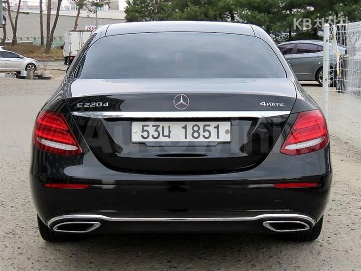 Mercedes Benz E Class 2018 — 4
