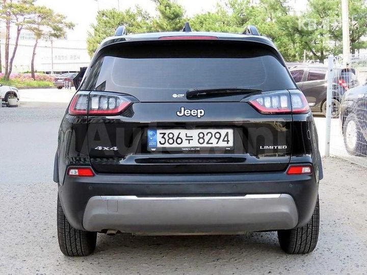 Jeep Cherokee 2022 — 4
