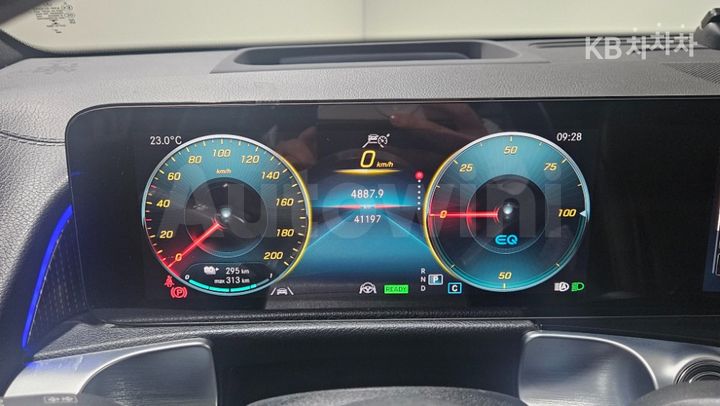 Mercedes Benz EQB