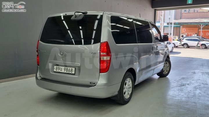 Hyundai Starex 2011 — 2