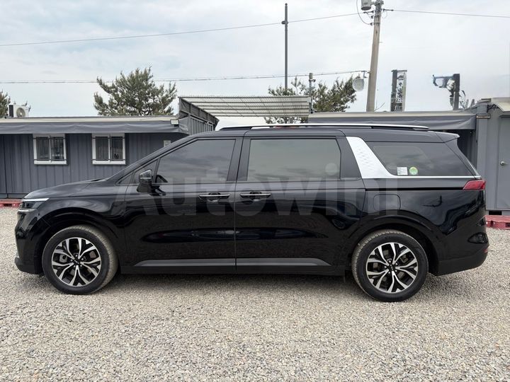 Kia Carnival 2023 — 3