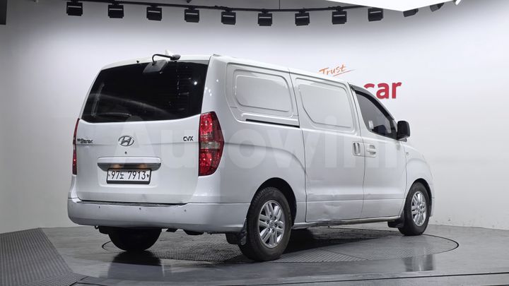 Hyundai Starex 2017 — 2
