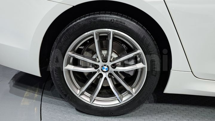 BMW 5 Series 2017 — 5