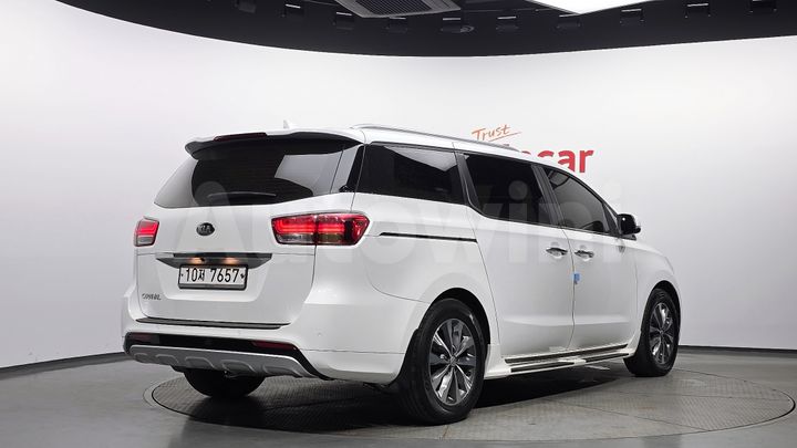 Kia Carnival 2017 — 2