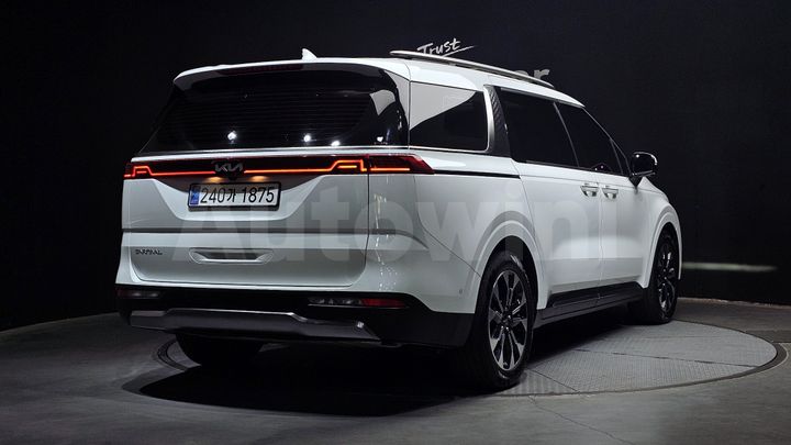 Kia Carnival 2023 — 2