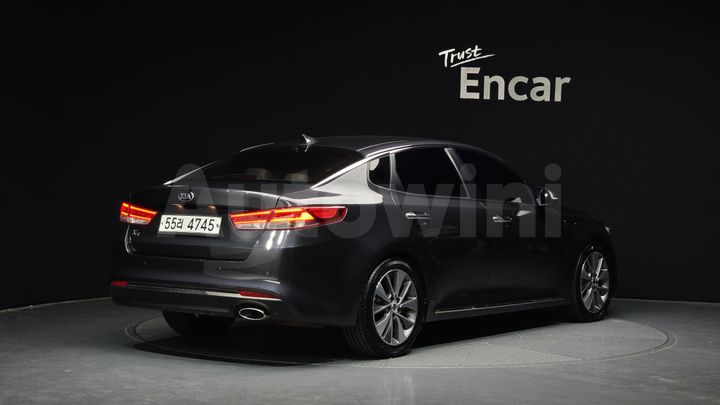 Kia K5 2017 — 2