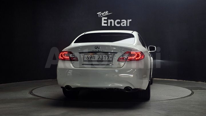 Infiniti M 2011 — 4