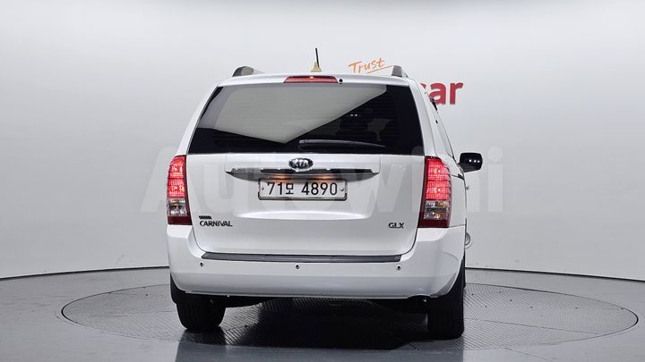 Kia Carnival 2013 — 4