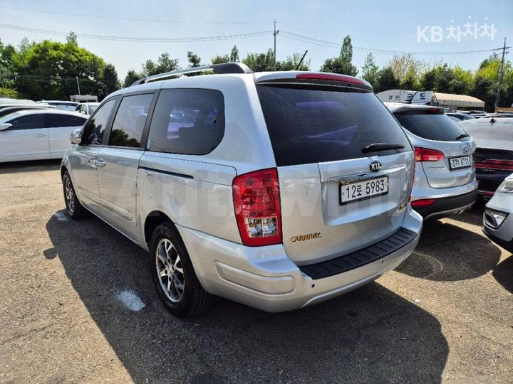 Kia Carnival 2014 — 3