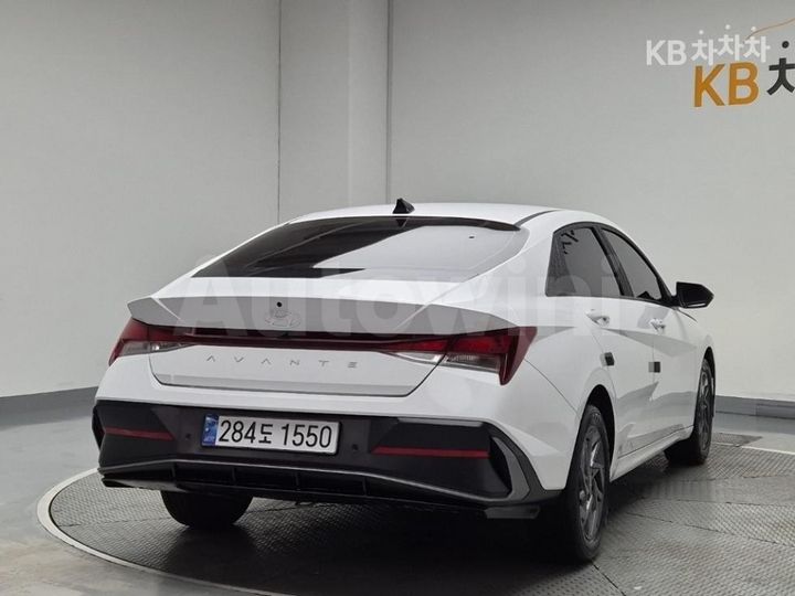Hyundai Avante 2024 — 3