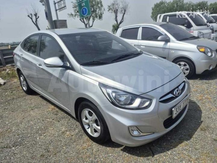 Hyundai Accent 2011 — 3